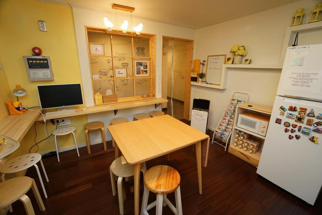 710 Guesthouse Yellow Μπουσάν Εξωτερικό φωτογραφία
