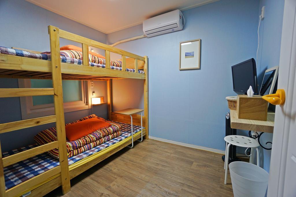 710 Guesthouse Yellow Μπουσάν Δωμάτιο φωτογραφία