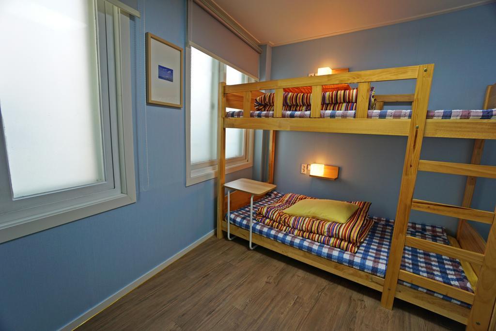 710 Guesthouse Yellow Μπουσάν Δωμάτιο φωτογραφία