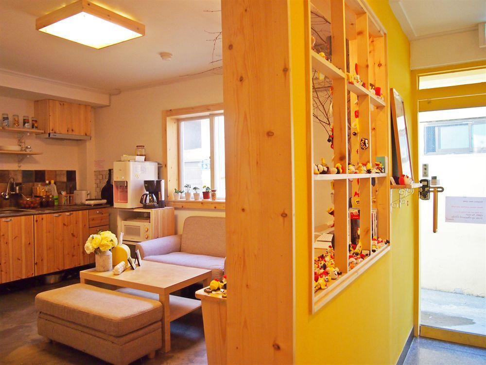 710 Guesthouse Yellow Μπουσάν Εξωτερικό φωτογραφία