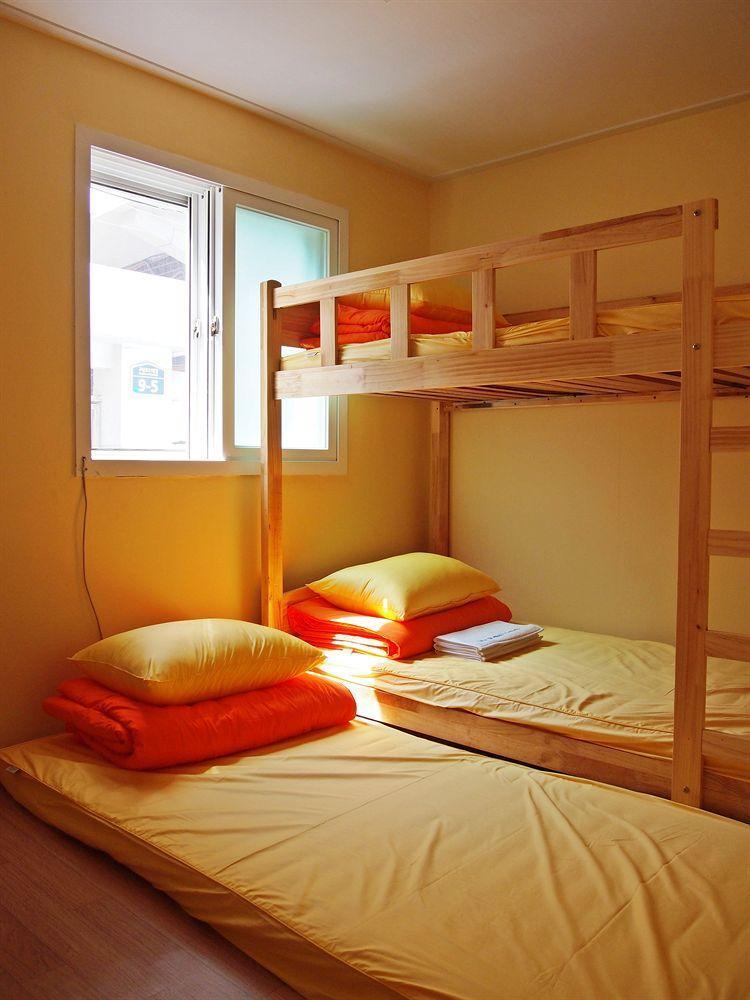 710 Guesthouse Yellow Μπουσάν Εξωτερικό φωτογραφία