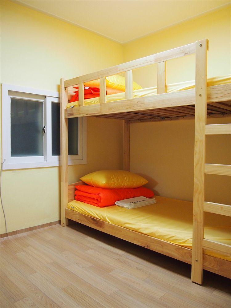 710 Guesthouse Yellow Μπουσάν Εξωτερικό φωτογραφία