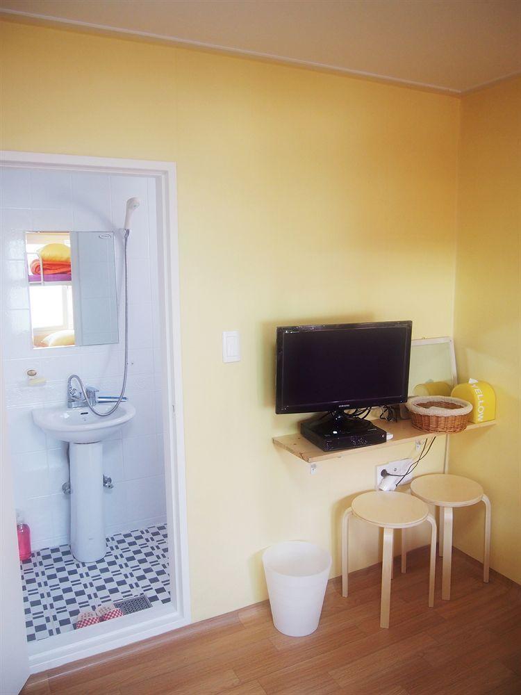 710 Guesthouse Yellow Μπουσάν Εξωτερικό φωτογραφία